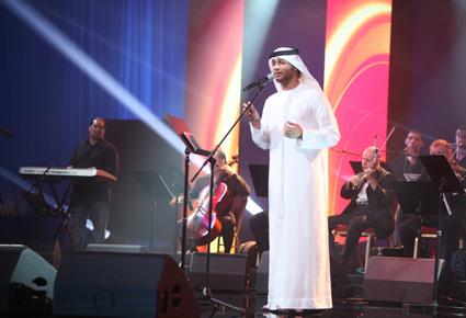 منصور زايد يعايد جمهور أبوظبي برفقة نجوى كرم